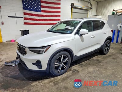 2023 VOLVO XC40 PLUS YV4L12UNXP2953175 - główne zdjęcie licytacji z USA - miniatura