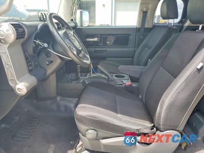 Zdjęcie 7 z 13 samochodu: 2010 TOYOTA FJ CRUISER BASE VIN:JTEBU4BF4AK082273 - miniatura