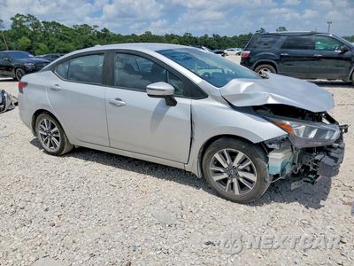 Czwarte zdjęcie samochodu z boku: 2020 NISSAN VERSA SV VIN:3N1CN8EV6LL812821 - miniatura