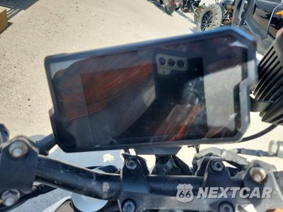 Zdjęcie 7 z 9 samochodu: 2022 KTM 390 DUKE VIN:MD2JPJ40XNC236784 - miniatura