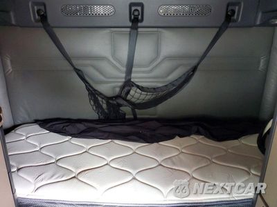 Zdjęcie 10 z 13 samochodu: 2018 FREIGHTLINER CASCADIA 113 SEMI TRUCK VIN:3AKJGHDV0JSKA5475 - miniatura