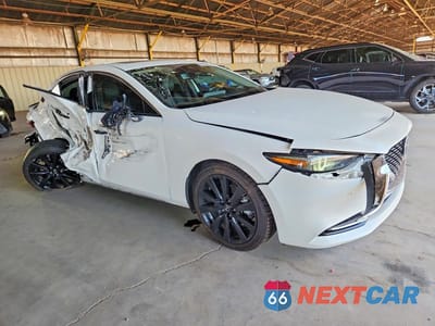 Czwarte zdjęcie samochodu z boku: 2023 MAZDA 3 PREMIUM PLUS VIN:3MZBPBEY8PM353024 - miniatura