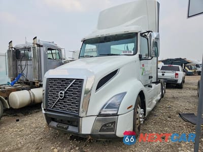 2024 VOLVO VN VNL 4V4NB9EG6RN664057 - główne zdjęcie licytacji z USA - miniatura