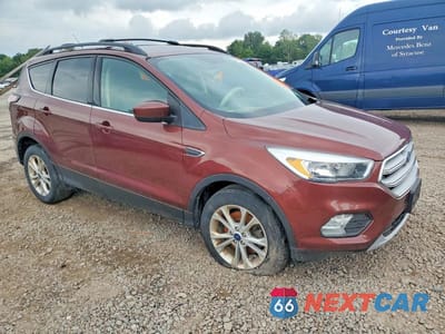 Czwarte zdjęcie samochodu z boku: 2018 FORD ESCAPE SE VIN:1FMCU9GD2JUC84395 - miniatura