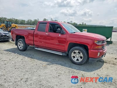 Czwarte zdjęcie samochodu z boku: 2018 CHEVROLET SILVERADO K1500 LT VIN:1GCVKREC5JZ380120 - miniatura