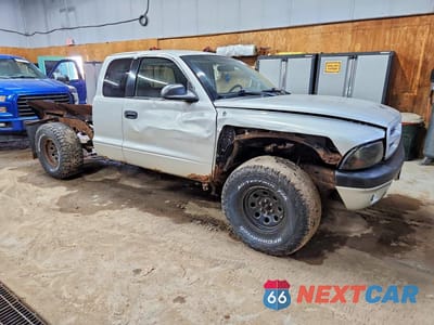 Czwarte zdjęcie samochodu z boku: 2002 DODGE DAKOTA SPORT VIN:1B7GG32X82S697320 - miniatura