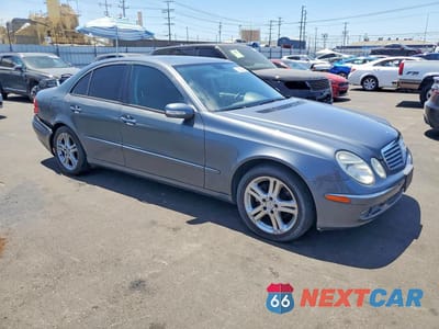 Czwarte zdjęcie samochodu z boku: 2006 MERCEDES-BENZ E 350 VIN:WDBUF56J66A911299 - miniatura