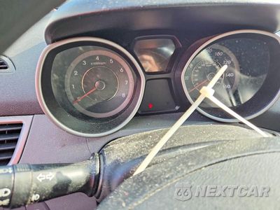 Zdjęcie 9 z 12 samochodu: 2012 HYUNDAI ELANTRA GLS VIN:KMHDH4AE7CU432721 - miniatura