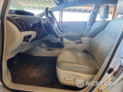 Zdjęcie 7 z 12 samochodu: 2015 TOYOTA PRIUS FOUR VIN:JTDKN3DU3F0416089 - miniatura
