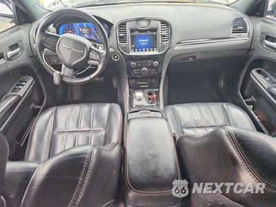 Zdjęcie 8 z 12 samochodu: 2019 CHRYSLER 300 S VIN:2C3CCABG2KH516397 - miniatura