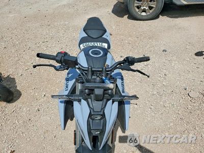 Piąte zdjęcie samochodu w środku: 2024 SUZUKI GSX800 R VIN:JS1EM11BXR7100332 - miniatura
