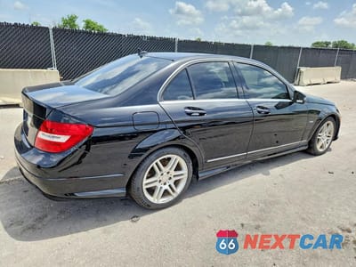 Trzecie zdjęcie samochodu z tyłu: 2012 MERCEDES-BENZ C 250 VIN:WDDGF4HB6CR224552 - miniatura