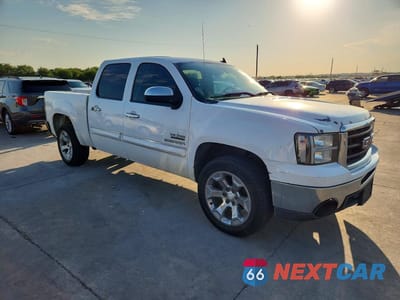 Czwarte zdjęcie samochodu z boku: 2010 GMC SIERRA C1500 SLE VIN:3GTRCVE01AG274681 - miniatura