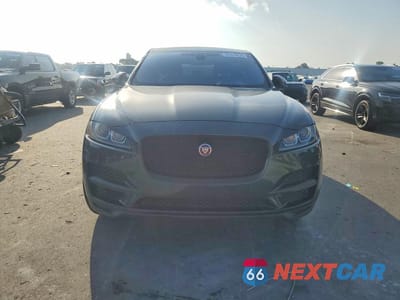 Piąte zdjęcie samochodu w środku: 2017 JAGUAR F-PACE PREMIUM VIN:SADCJ2BN5HA085409 - miniatura