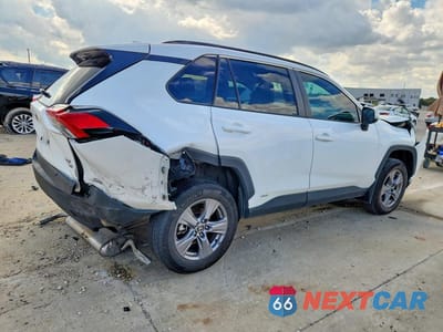 Trzecie zdjęcie samochodu z tyłu: 2024 TOYOTA RAV4 HYBRID XLE VIN:4T3RWRFV4RU151087 - miniatura