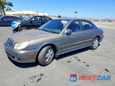 2002 HYUNDAI SONATA GL KMHWF25S12A570807 - główne zdjęcie licytacji z USA - miniatura