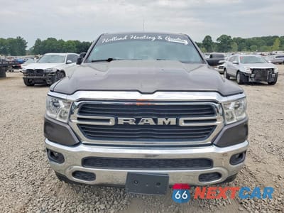 Piąte zdjęcie samochodu w środku: 2021 RAM 1500 BIG HORN/LONE STAR VIN:1C6SRFFT3MN632025 - miniatura