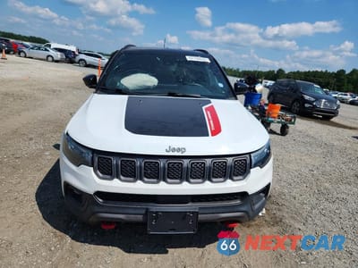 Piąte zdjęcie samochodu w środku: 2023 JEEP COMPASS TRAILHAWK VIN:3C4NJDDN3PT544277 - miniatura