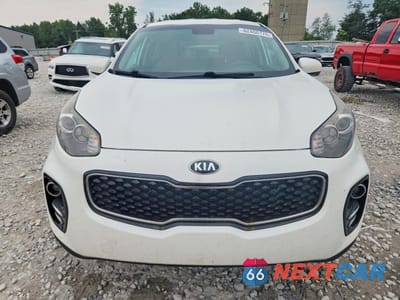 Piąte zdjęcie samochodu w środku: 2017 KIA SPORTAGE LX VIN:KNDPMCAC8H7127708 - miniatura