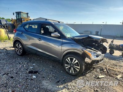 Czwarte zdjęcie samochodu z boku: 2018 NISSAN KICKS SV VIN:3N1CP5CU0JL529430 - miniatura