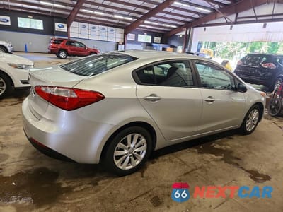 Trzecie zdjęcie samochodu z tyłu: 2014 KIA FORTE LX VIN:KNAFX4A64E5220894 - miniatura