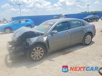 2013 CHRYSLER 200 LX 1C3CCBAB3DN635579 - główne zdjęcie licytacji z USA - miniatura