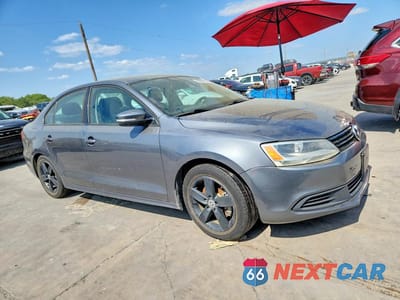 Czwarte zdjęcie samochodu z boku: 2012 VOLKSWAGEN JETTA TDI VIN:3VWLL7AJ6CM017582 - miniatura