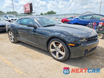 Czwarte zdjęcie samochodu z boku: 2011 CHEVROLET CAMARO LT VIN:2G1FB1ED7B9168483 - miniatura
