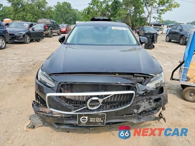 Piąte zdjęcie samochodu w środku: 2018 VOLVO S90 T6 MOMENTUM VIN:LVY992MK1JP024703 - miniatura