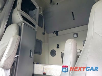 Zdjęcie 6 z 10 samochodu: 2019 VOLVO VNL SEMI TRUCK VIN:4V4NC9EH3KN873574 - miniatura