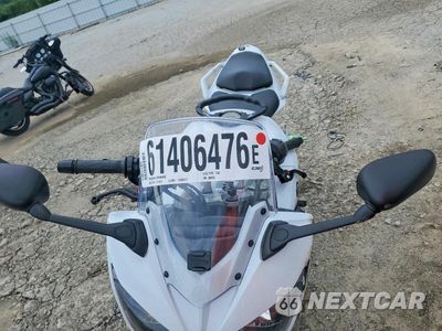 Piąte zdjęcie samochodu w środku: 2014 YAMAHA FZ1 S VIN:JYARN17E2EA009358 - miniatura