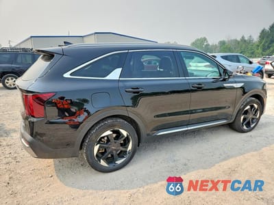Trzecie zdjęcie samochodu z tyłu: 2025 KIA SORENTO EX VIN:KNDRJDJH9S5299803 - miniatura
