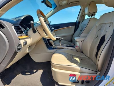 Zdjęcie 7 z 12 samochodu: 2011 LINCOLN MKZ VIN:3LNHL2GC3BR765398 - miniatura
