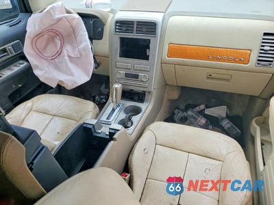 Zdjęcie 8 z 13 samochodu: 2007 LINCOLN MKX VIN:2LMDU68C17BJ25900 - miniatura
