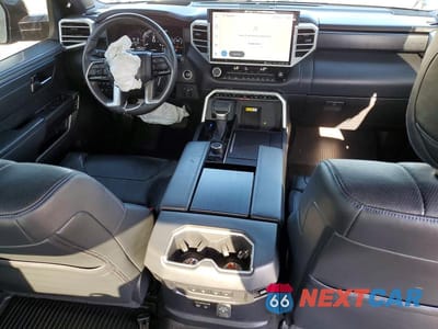 Zdjęcie 8 z 13 samochodu: 2022 TOYOTA TUNDRA PLATINUM VIN:5TFNA5AB8NX002979 - miniatura