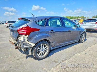 Trzecie zdjęcie samochodu z tyłu: 2017 FORD FOCUS SE VIN:1FADP3K21HL346555 - miniatura