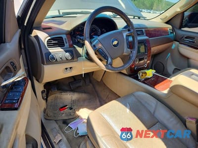 Zdjęcie 8 z 13 samochodu: 2011 CHEVROLET SUBURBAN K1500 LTZ VIN:1GNSKKE30BR296466 - miniatura