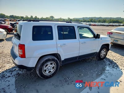 Trzecie zdjęcie samochodu z tyłu: 2016 JEEP PATRIOT SPORT VIN:1C4NJPBA4GD670378 - miniatura