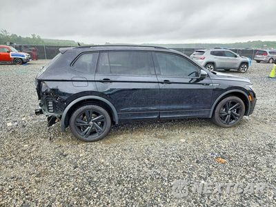 Trzecie zdjęcie samochodu z tyłu: 2024 VOLKSWAGEN TIGUAN SE R-LINE BLACK VIN:3VVCB7AX4RM194765 - miniatura