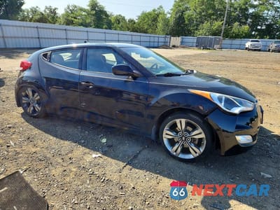 Czwarte zdjęcie samochodu z boku: 2015 HYUNDAI VELOSTER BASE VIN:KMHTC6AD7FU232293 - miniatura