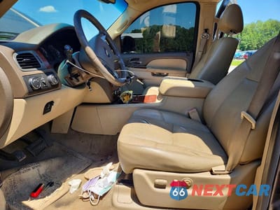 Zdjęcie 7 z 13 samochodu: 2011 CHEVROLET SUBURBAN K1500 LTZ VIN:1GNSKKE30BR296466 - miniatura