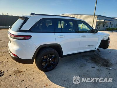 Trzecie zdjęcie samochodu z tyłu: 2023 JEEP GRAND CHEROKEE LAREDO VIN:1C4RJHAG5PC561382 - miniatura