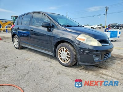 Czwarte zdjęcie samochodu z boku: 2008 NISSAN VERSA 1.8 S VIN:3N1BC13E08L388202 - miniatura