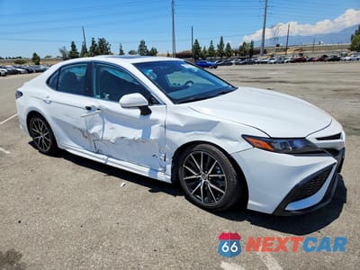 Czwarte zdjęcie samochodu z boku: 2023 TOYOTA CAMRY HYBRID SE VIN:4T1S31AK3PU605134 - miniatura