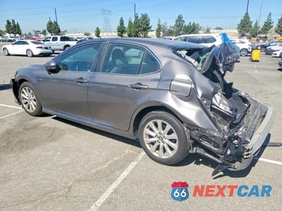 Drugie zdjęcie samochodu z przodu: 2018 TOYOTA CAMRY LE VIN:4T1B11HK8JU008080 - miniatura