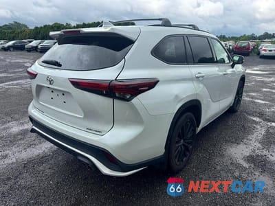 Trzecie zdjęcie samochodu z tyłu: 2024 TOYOTA HIGHLANDER XSE VIN:5TDKDRBH5RS571787 - miniatura