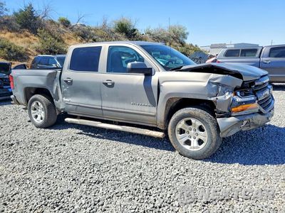 Czwarte zdjęcie samochodu z boku: 2017 CHEVROLET SILVERADO K1500 LT VIN:3GCUKREC3HG241500 - miniatura