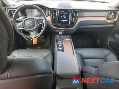 Zdjęcie 8 z 13 samochodu: 2021 VOLVO XC60 T5 MOMENTUM VIN:YV4102RKXM1797990 - miniatura