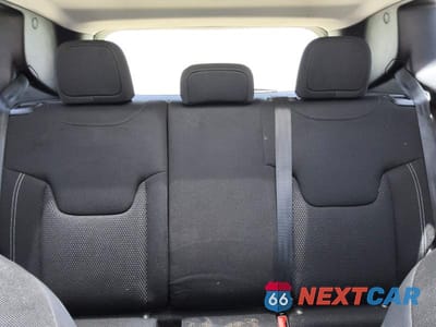 Zdjęcie 10 z 13 samochodu: 2023 JEEP RENEGADE ALTITUDE VIN:ZACNJDE14PPP33228 - miniatura