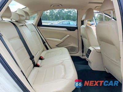 Zdjęcie 10 z 13 samochodu: 2019 VOLKSWAGEN PASSAT WOLFSBURG VIN:1VWLA7A32KC008076 - miniatura